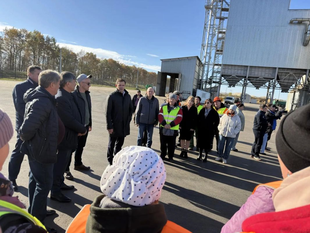 Губернатор Андрей Клычков находится с рабочей поездкой в Новодеревеньковском районе Губернатор Андрей Клычков находится с рабочей поездкой в Новодеревеньковском районе