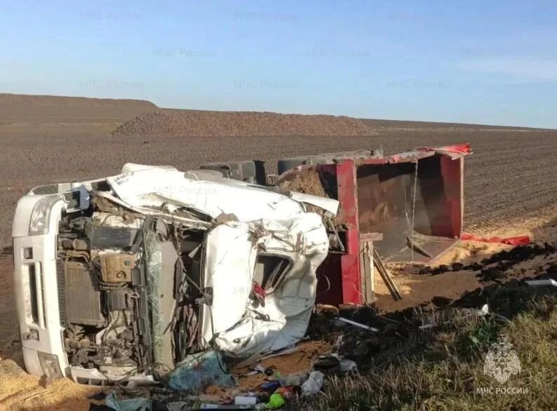 В Малоархангельском районе столкнулись два грузовика