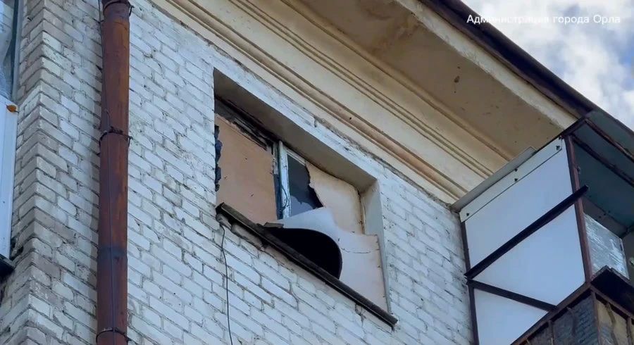 В Орле выбитые взрывной волной окна заменят до конца недели