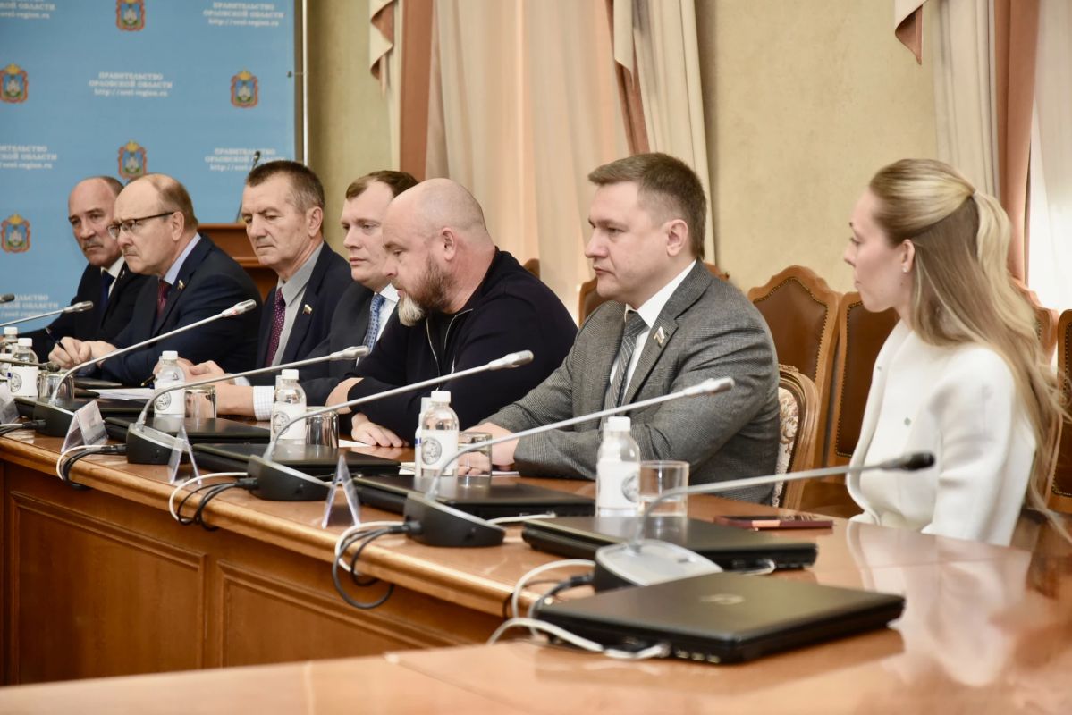Губернатор Андрей Клычков встретился с руководителями фракций в орловском Облсовете Губернатор Андрей Клычков встретился с руководителями фракций в орловском Облсовете