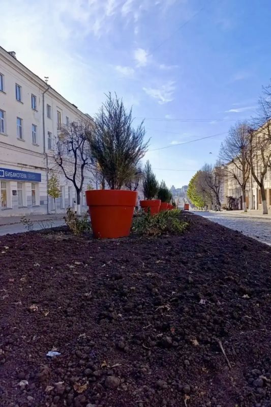 «Спецавтобаза» продолжает украшать Орёл к весне «Спецавтобаза» продолжает украшать Орёл к весне