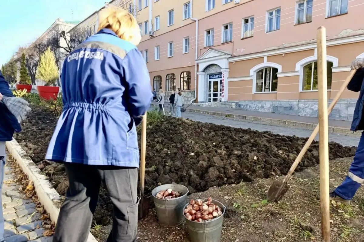 «Спецавтобаза» продолжает украшать Орёл к весне «Спецавтобаза» продолжает украшать Орёл к весне