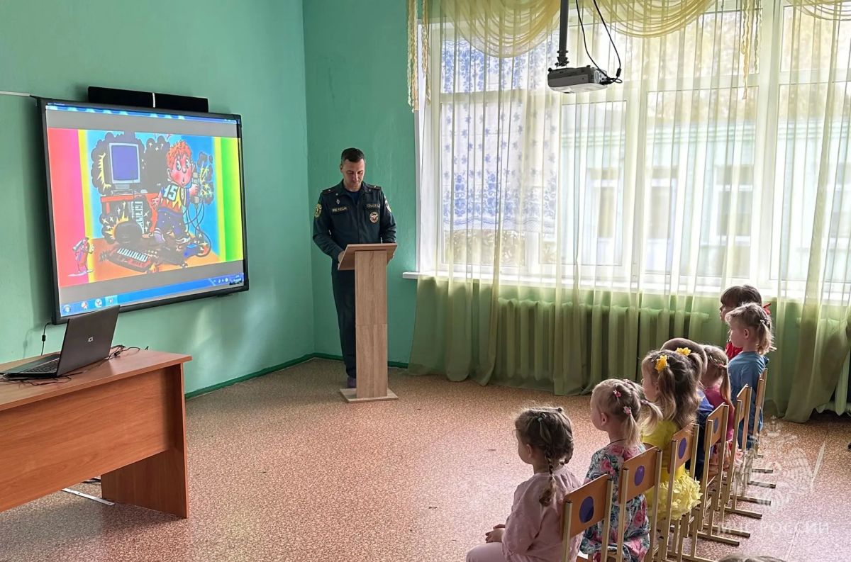 Инспекторы Государственного пожарного надзора побывали в гостях у дошколят Инспекторы Государственного пожарного надзора побывали в гостях у дошколят