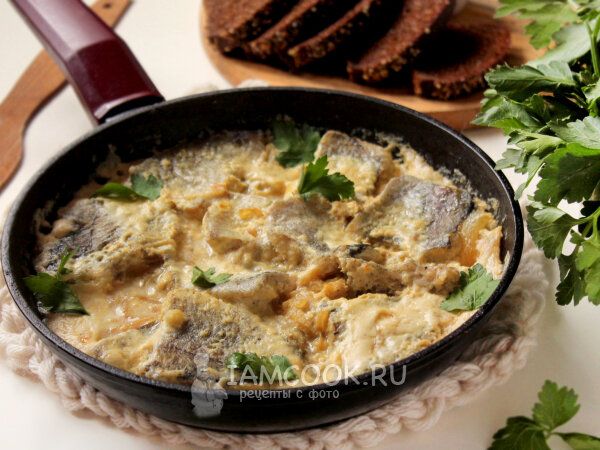 Нежный минтай в сливочном соусе: рецептура, которую оценит каждый