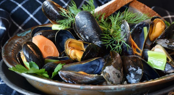 Как правильно есть морепродукты