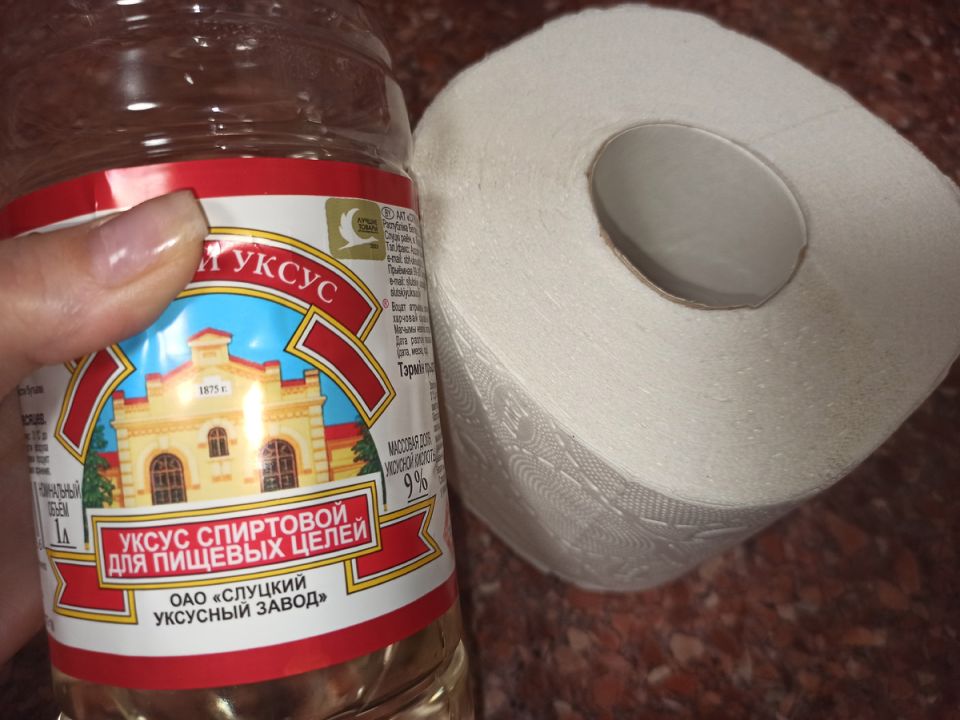 Уксус и туалетная бумага: неожиданный союз для чистоты вашего дома