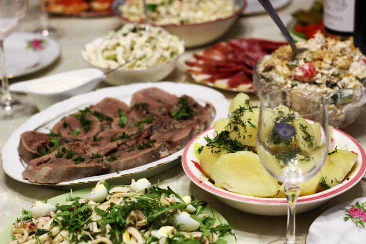 5 блюд, которые нельзя ставить на праздничный стол: могут стать причиной бед и неудач в жизни