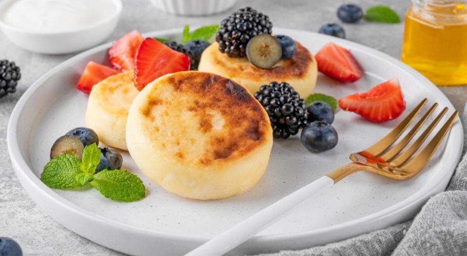Творог или сырники: что выбрать для идеального завтрака?