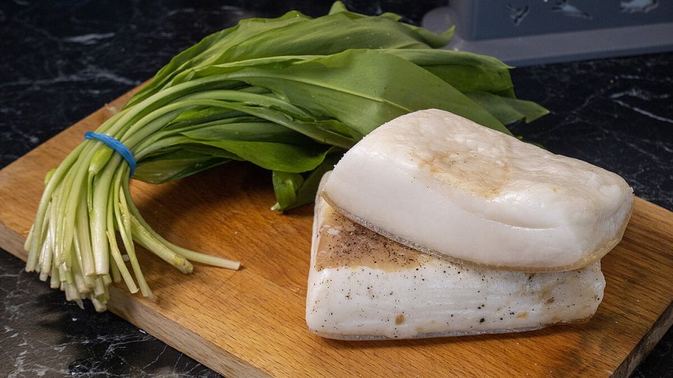 Секреты сибирского смальца: как черемша и сало станут лучшими друзьями на вашем столе