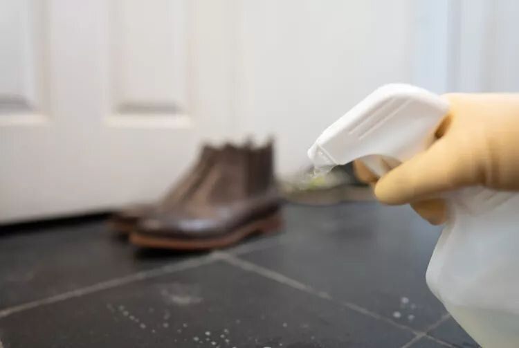 Отбеливатель: что нельзя очищать и как избежать беды