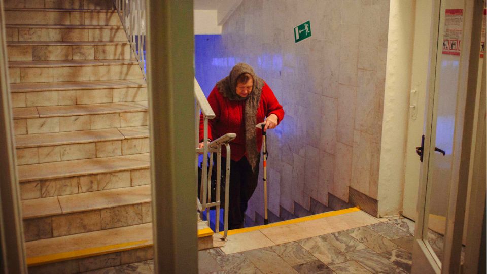 Как подняться на четвертый этаж без одышки: советы для пожилых