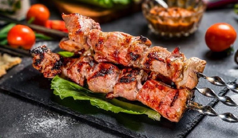 Домашний шашлык с ароматом мангала: идеальное мясо в духовке