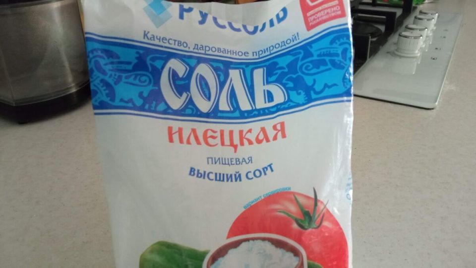 Неизвестная сила соли: как она помогает сохранять свежесть и яркость одежды