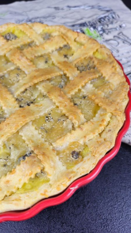 Вкуснейший пирог с картофелем и сыром: легкий рецепт для семейного ужина