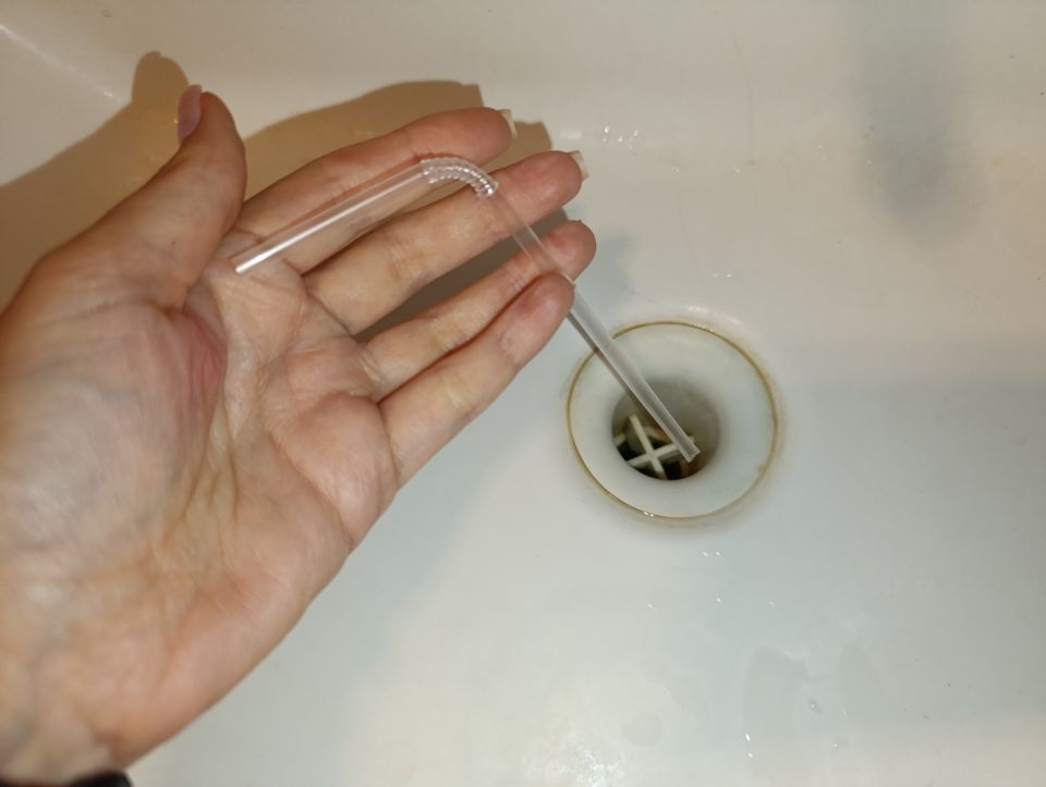 Как быстро справиться с засором в сливе: простые рекомендации