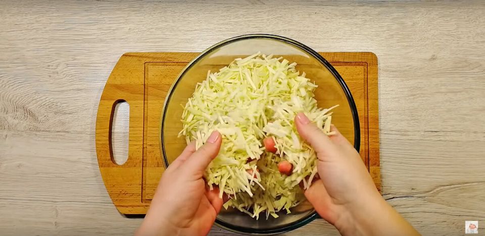 Закусочный пирог по мотивам ленивых голубцов: идеальное блюдо для семейного ужина