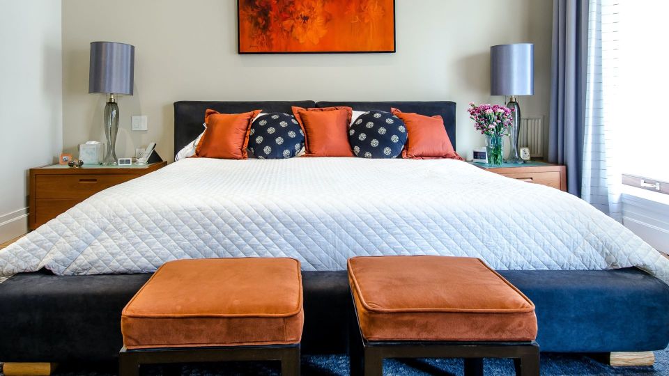 Мудрые хозяйки неспроста опрыскивают матрас перекисью: полезная процедура