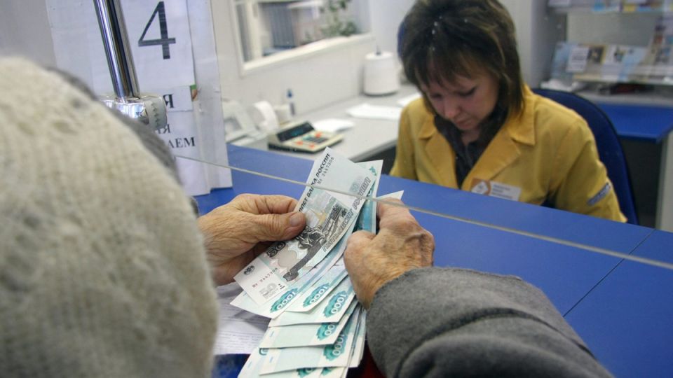 Россияне ждут досрочных выплат пенсий и пособий: что нужно знать