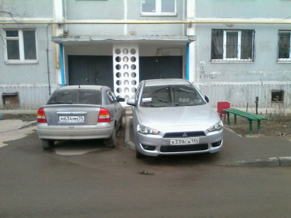 Драма парковки: как жители первого этажа борются за спокойствие