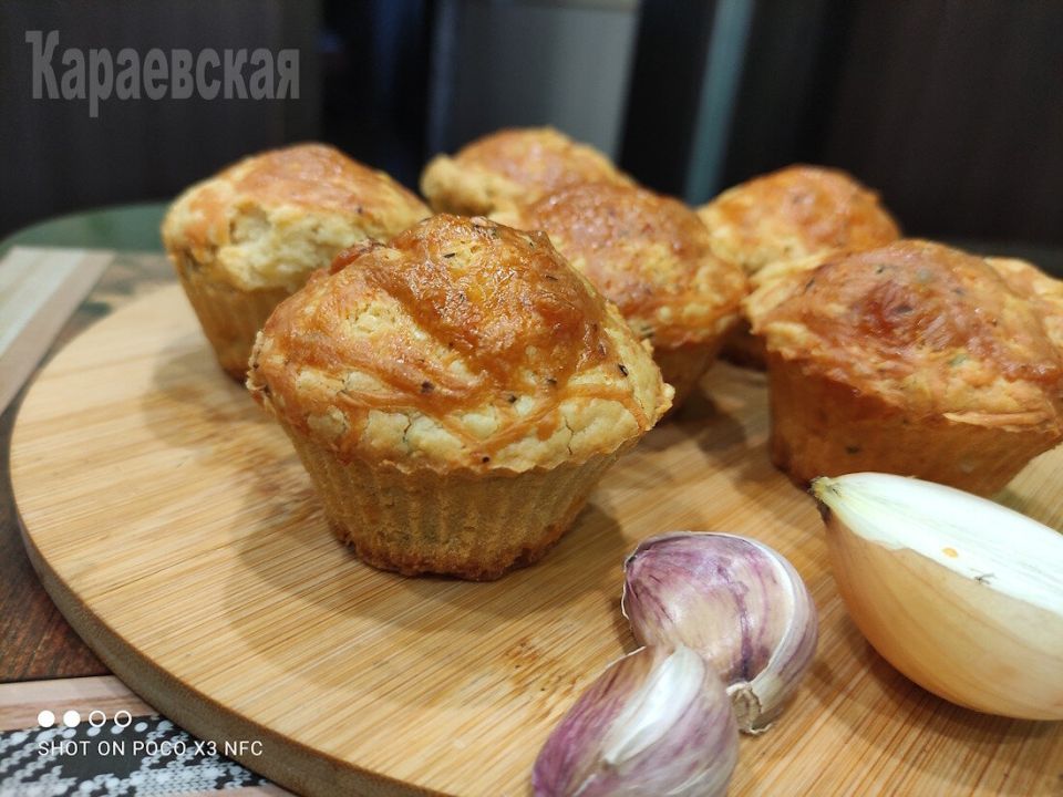 Ароматные чесночно-луковые кексы: кулинарный хит для уютного дома