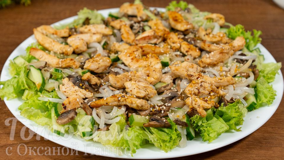 Салат с куриным филе: необычные вкусы и яркие сочетания