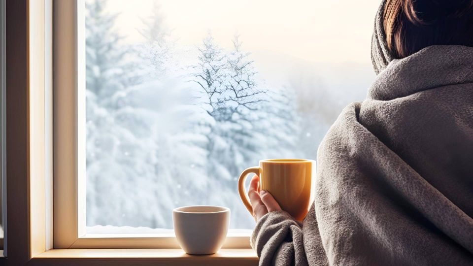 Найден элементарный способ быстро утеплить окно: подойдет для рам из пластика и дерева