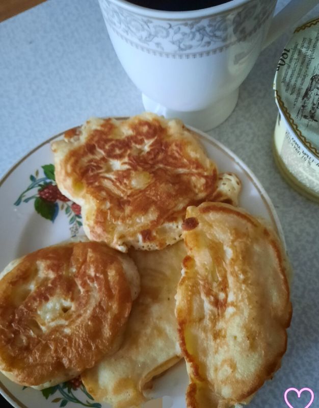 Завтрак, который вдохновляет: румяные оладьи с яблоками