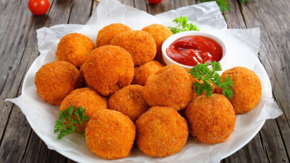 Умницы-хозяюшки готовят картофельную закуску только так: в разы вкуснее обычного пюре