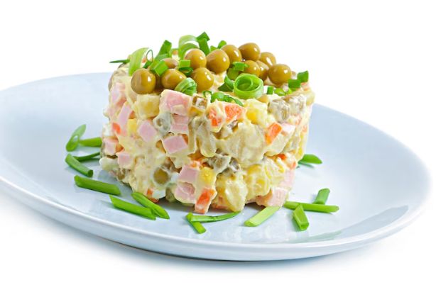 Оливье и Столичный: как два салата стали символами советской кухни
