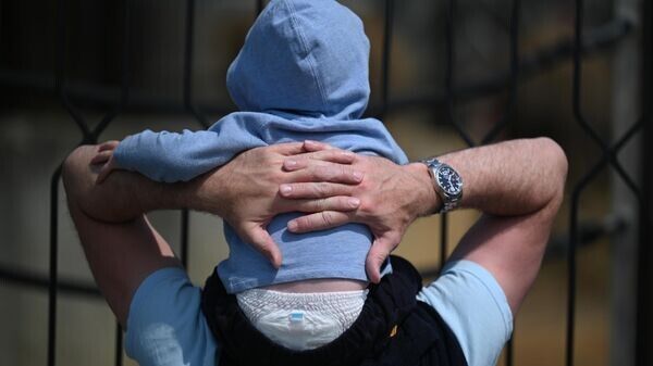 Путин поручил Кабмину рассмотреть возможность продления пособия по уходу за детьми