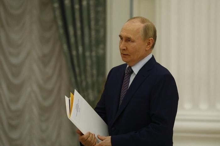 Путин смягчил штрафы для исполнителей услуг: что нужно знать