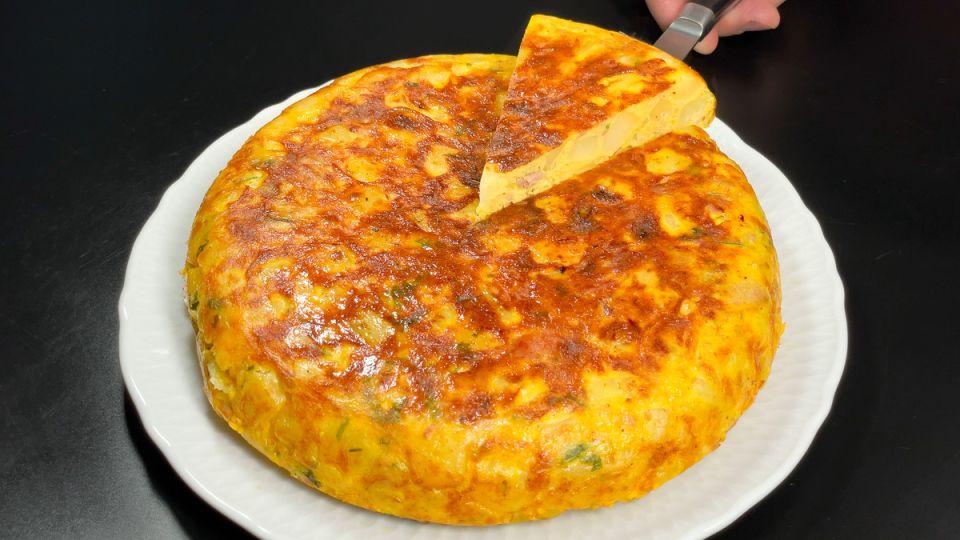 Нежный картофельный пирог с тунцом для быстрого ужина