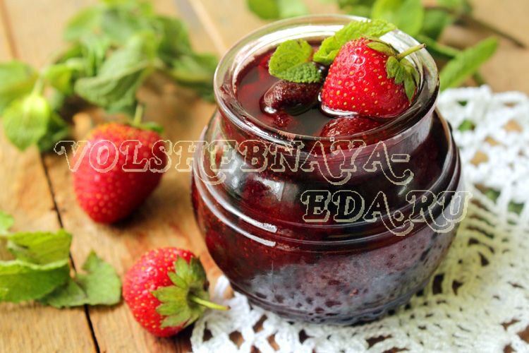 Пятиминутное клубничное варенье с тройной проваркой — спокойная практика на кухне