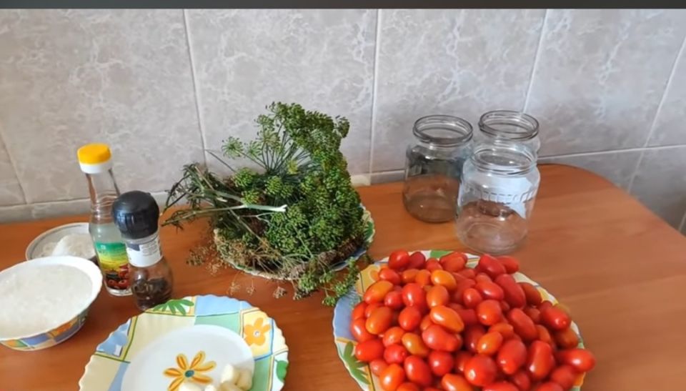 Как закатать помидоры черри на зиму и сохранить летний вкус