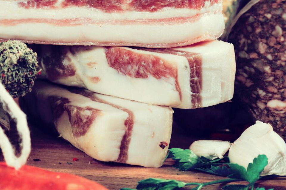 Секреты домашнего сала: как приготовить деликатес, проверенный временем