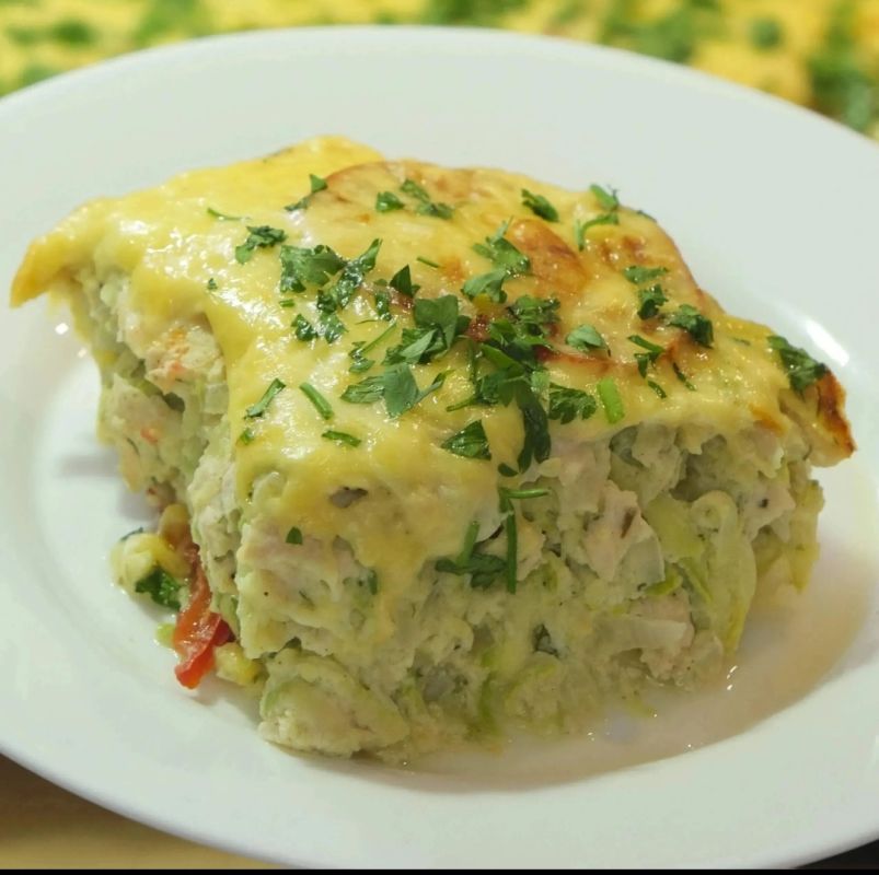 Нежная кабачково-куриная запеканка