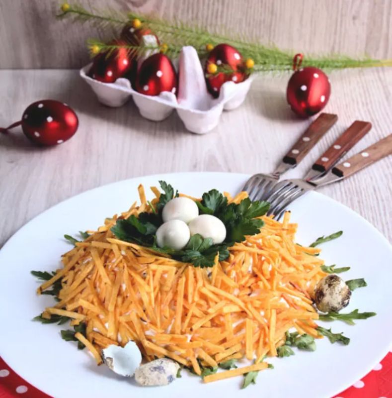 Сытные салаты для праздников: новые идеи для классических рецептов