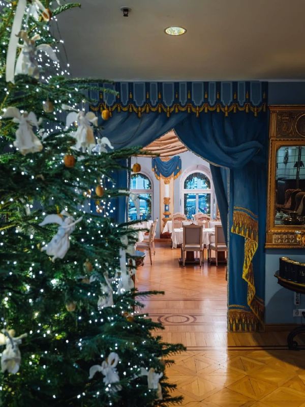 Окунитесь в атмосферу русских традиций с чаепитием в Гранд Отеле Мойка 22
