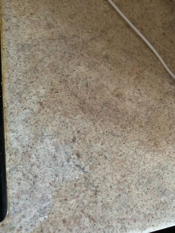 Невидимая угроза: Как проверить чистоту вашей столешницы