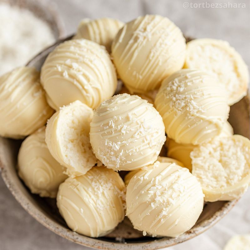 Необыкновенные кокосовые конфеты без добавленного сахара всего из 4 ингредиентов