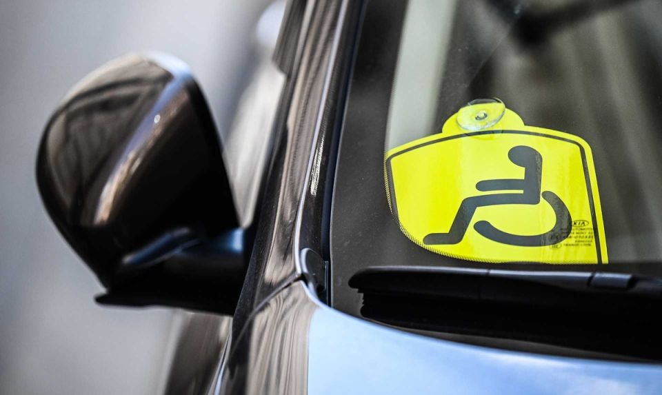 Знак «Инвалид» в 2026 году: все, что нужно знать о льготах и правилах