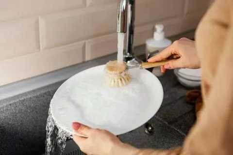 Идеальный способ мытья посуды: губка, щетка или руки?